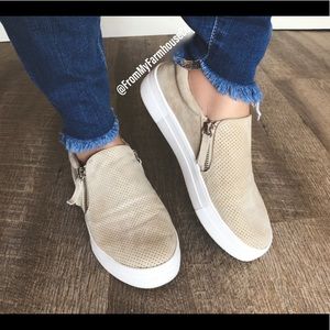 Steve Madden Glaammar side zip sneaker